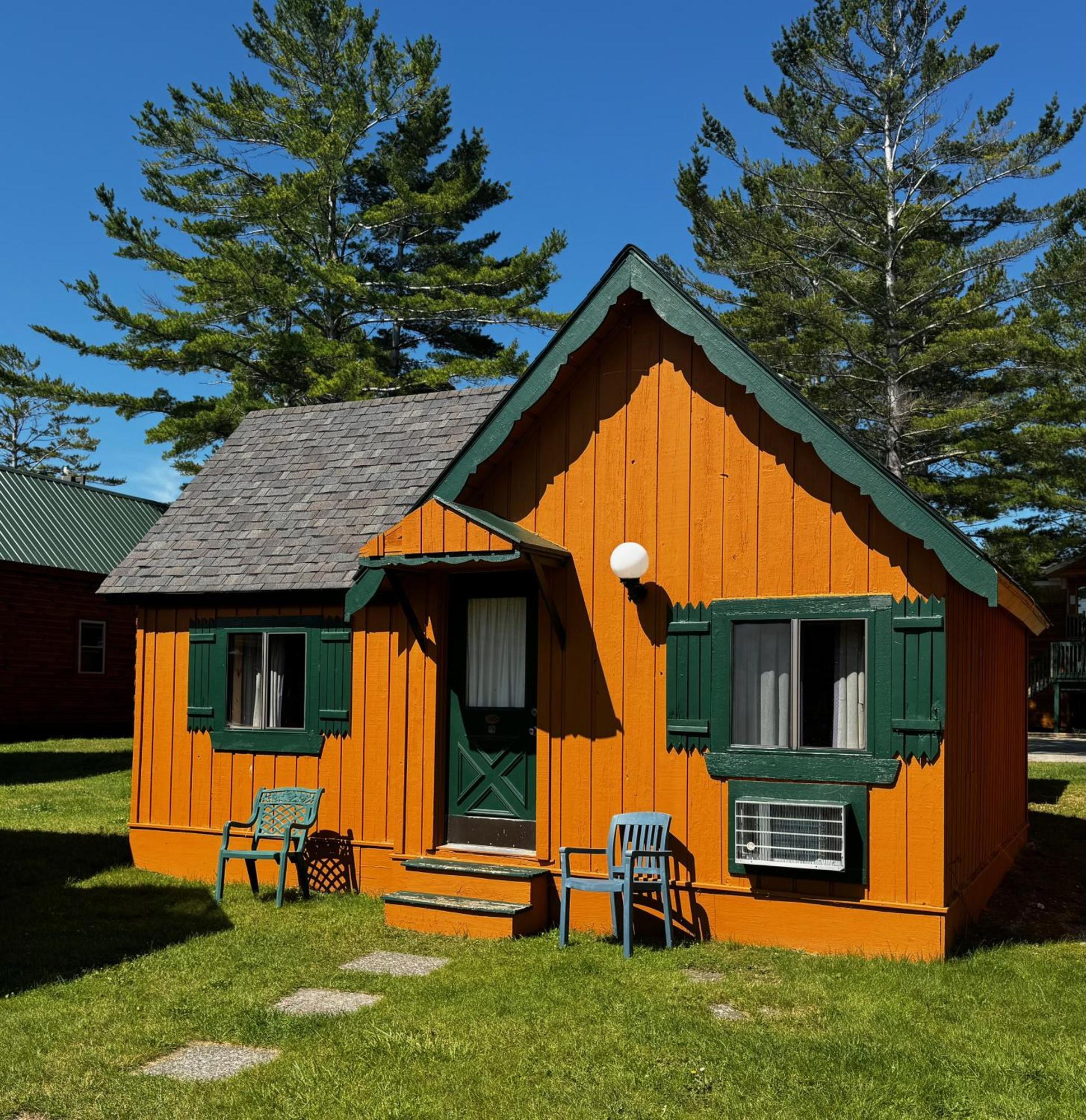 Cabins Of Mackinac & Lodge Mackinaw Stadt Exterior foto