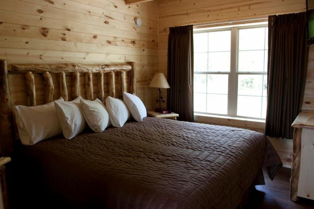 Cabins Of Mackinac & Lodge Mackinaw Stadt Exterior foto